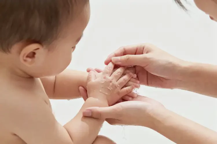 嬰兒手上容易起濕疹能徹底自愈嗎(圖2)