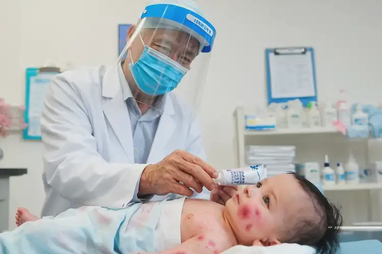 寶寶肚子偶爾長濕疹不管它會自己痊愈嗎(圖1)