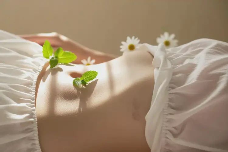 女生肚子上偶爾起濕疹不管它會(huì)自己好嗎(圖3)