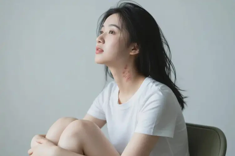 青年人脖子上經(jīng)常長(zhǎng)濕疹能徹底自愈嗎(圖1)