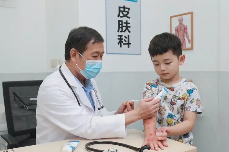 小兒手上長(zhǎng)濕疹能徹底自愈嗎(圖3)