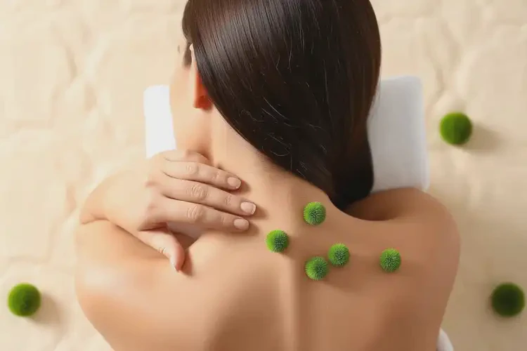 女人脖子偶爾長(zhǎng)濕疹能夠徹底治愈嗎(圖1)