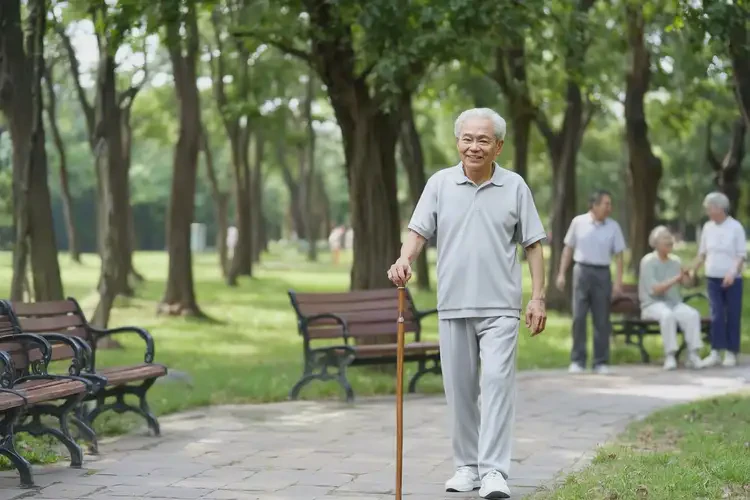 高齡老人脖子上出現(xiàn)濕疹不管它會自己好嗎(圖1)