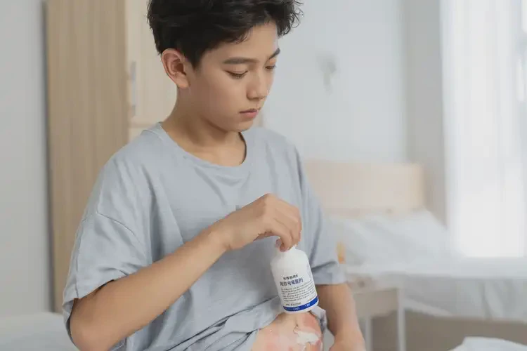 青少年肚子上出現(xiàn)濕疹可以徹底自愈嗎(圖3)