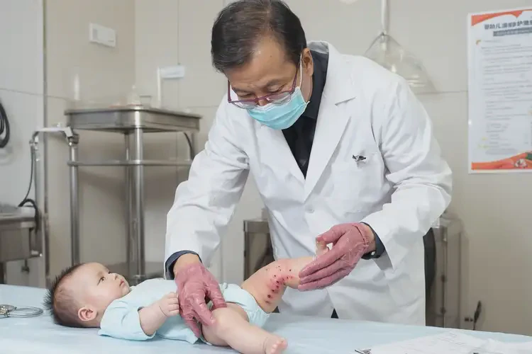 嬰兒大腿上長濕疹不管它會自己痊愈嗎(圖2)