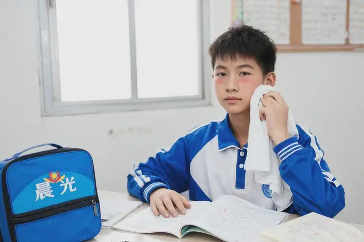 中学生脸上偶尔起湿疹能彻底自愈吗(图1)