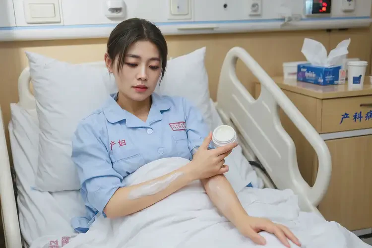 產(chǎn)婦手臂上容易長濕疹不管它會自己自愈嗎(圖3)