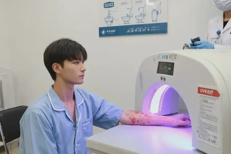 青年人手臂上起濕疹可以徹底自愈嗎(圖1)