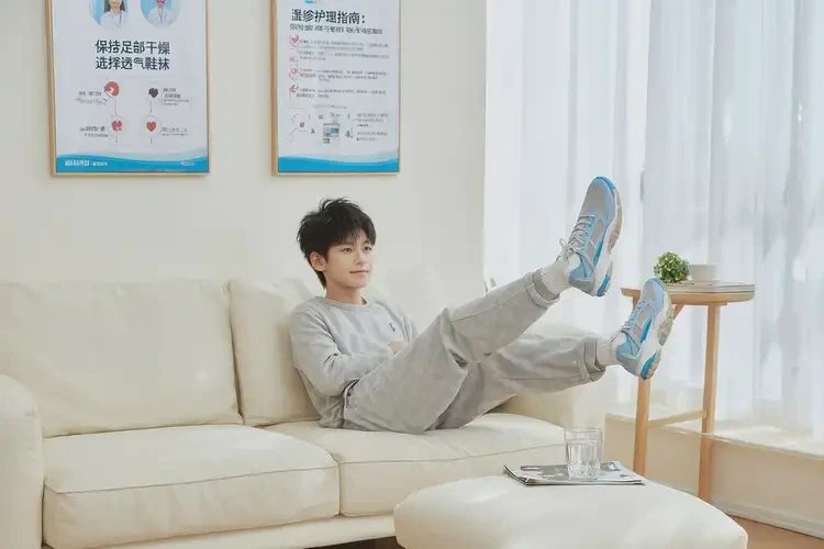 青少年腳上經(jīng)常長(zhǎng)濕疹可不可以徹底自愈(圖1)