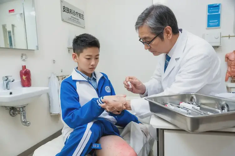 中學(xué)生大腿上經(jīng)常起濕疹不管它會自己自愈嗎(圖3)