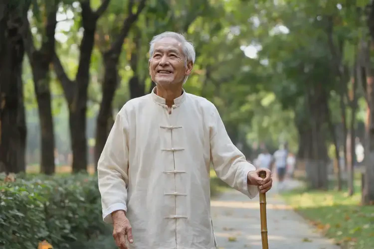 高齡老人身上經(jīng)常起濕疹可以徹底自愈嗎(圖1)