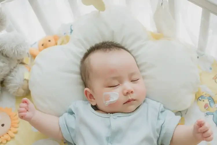 婴儿脖子偶尔起湿疹可以彻底自愈吗(图3)