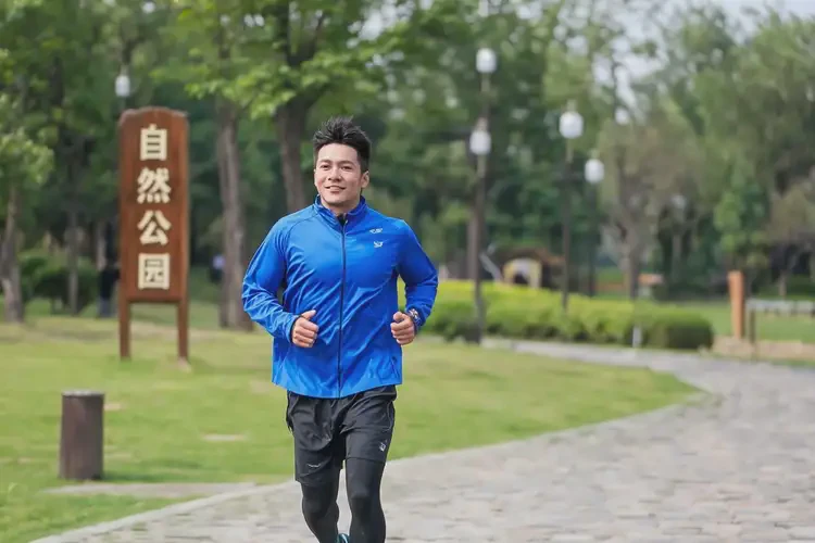 男性小腿經(jīng)常長(zhǎng)濕疹不管它會(huì)自己自愈嗎(圖1)