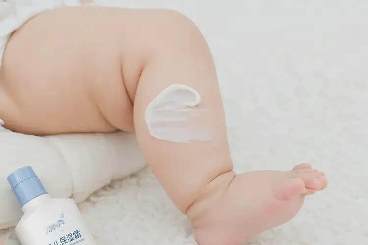 寶寶小腿上經(jīng)常起濕疹不管它會自己痊愈嗎(圖3)