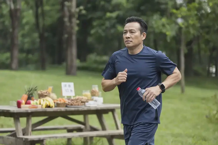 男性手臂出現(xiàn)濕疹能靠自己自愈嗎(圖1)