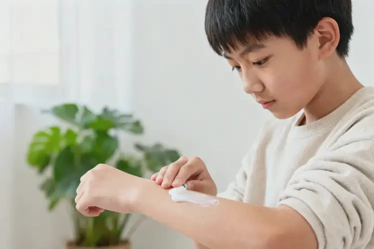 中學生身上經(jīng)常起濕疹能夠徹底治愈嗎(圖3)