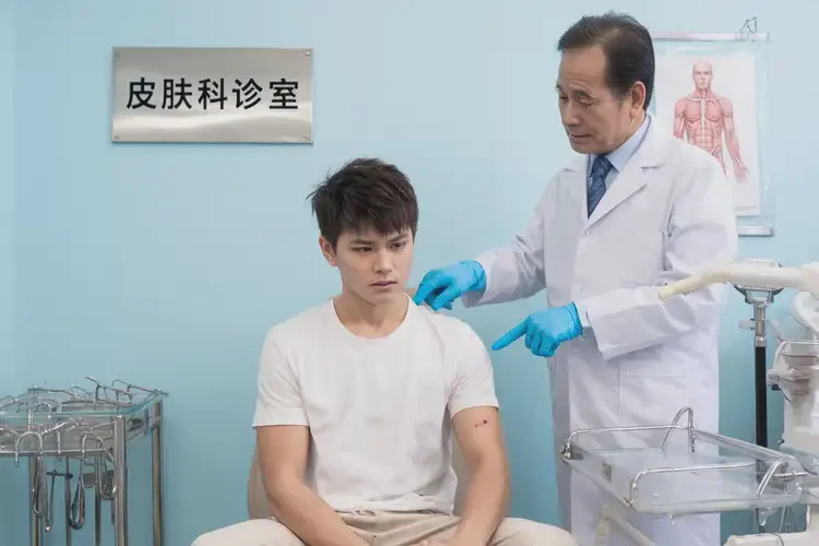 青年人大腿上偶爾長濕疹不管它會(huì)自己痊愈嗎(圖3)