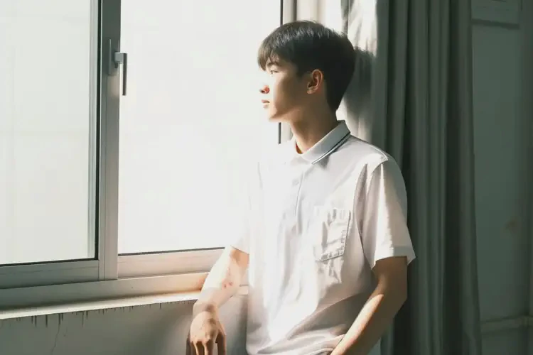 大學(xué)生身上偶爾長(zhǎng)濕疹不管它會(huì)自己自愈嗎(圖1)