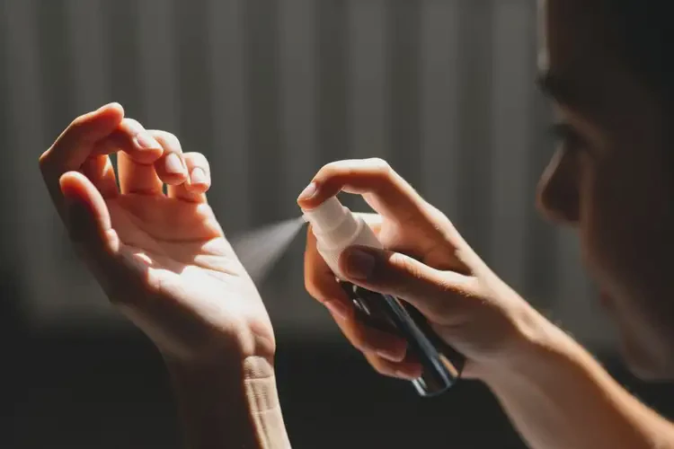 青少年手上偶爾起濕疹能夠徹底治愈嗎(圖1)