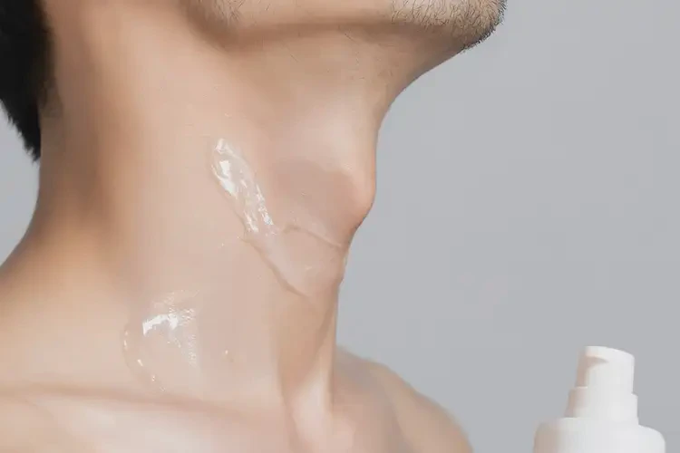 男生脖子上長濕疹能夠徹底治愈嗎(圖3)