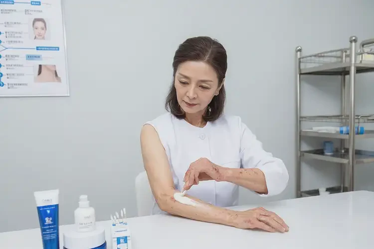 女生手臂長(zhǎng)濕疹能徹底自愈嗎(圖2)