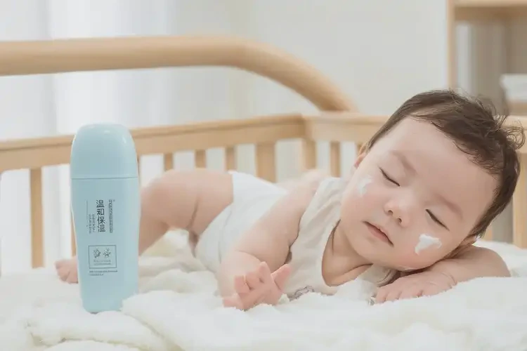 嬰幼兒面部容易起濕疹不管它會(huì)自己痊愈嗎(圖3)