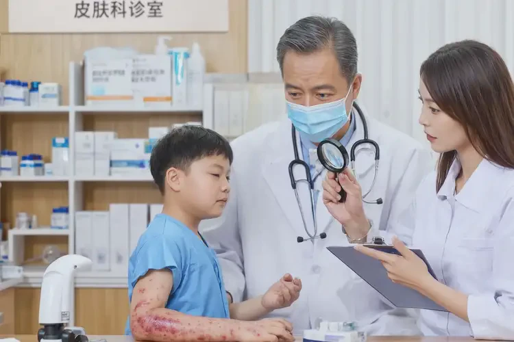 孩子大腿上偶爾起濕疹不管它會自己痊愈嗎(圖3)