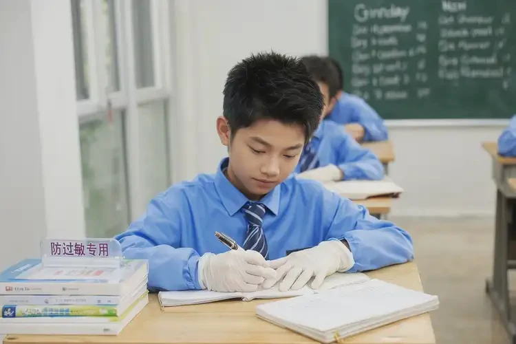 中學(xué)生四肢起濕疹能夠徹底治愈嗎(圖1)