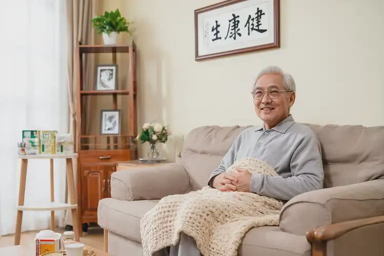 老人肚子上偶爾起濕疹可以徹底自愈嗎(圖1)