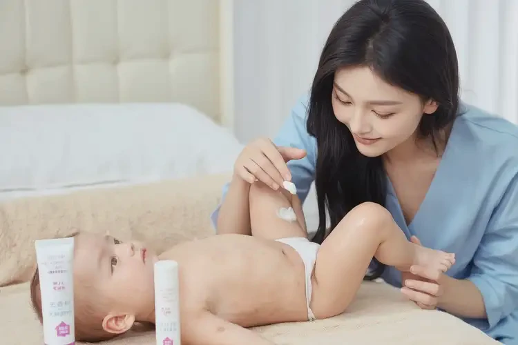 新生兒小腿容易起濕疹能徹底自愈嗎(圖3)