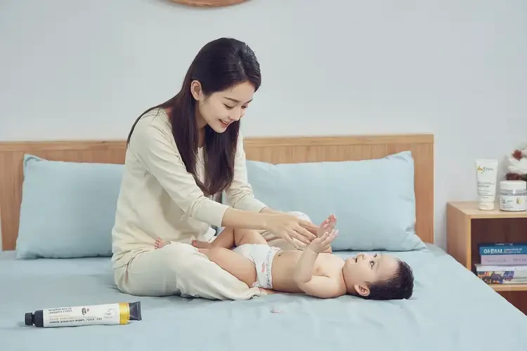 小兒屁股上容易長濕疹不管它會(huì)自己好嗎(圖1)