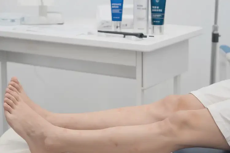 青少年小腿起濕疹不管它會(huì)自己好嗎(圖1)