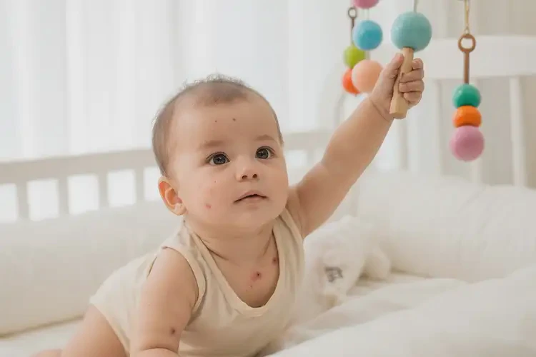 婴儿脖子偶尔起湿疹可以彻底自愈吗(图4)