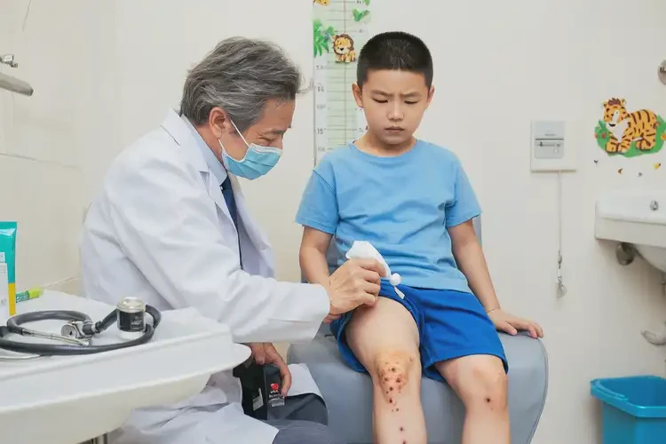 小學(xué)生大腿上起濕疹能夠徹底治愈嗎(圖3)