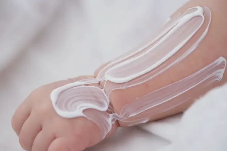 新生兒手臂容易起濕疹能徹底自愈嗎(圖2)