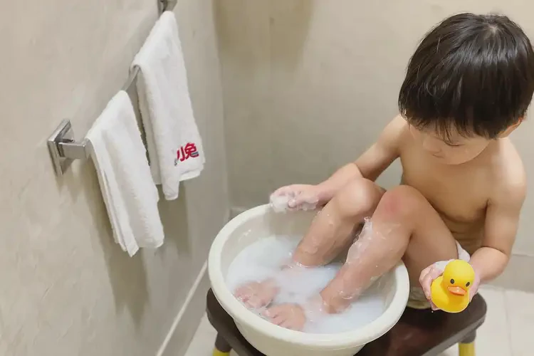 兒童腳上偶爾起濕疹不管它會(huì)自己好嗎(圖3)