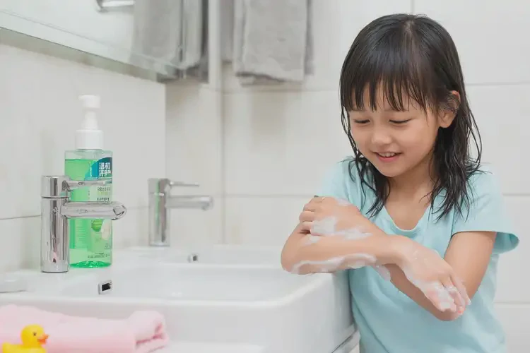 少兒手臂上長(zhǎng)濕疹能夠徹底治愈嗎(圖2)