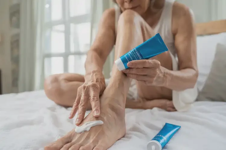 小孩脚上经常起湿疹不管它会自己自愈吗(图1)