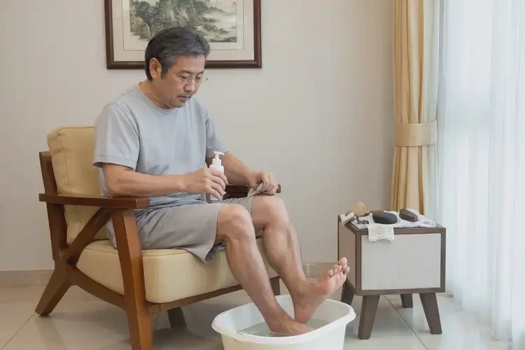 男生腳上偶爾起濕疹能靠自己自愈嗎(圖3)