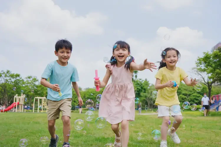 小孩脖子上偶爾長(zhǎng)濕疹能夠徹底治愈嗎(圖1)