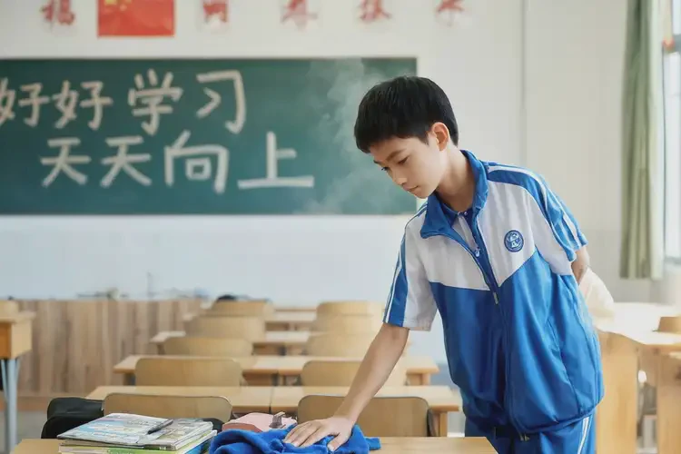 中學生手臂出現(xiàn)濕疹能夠徹底治愈嗎(圖2)