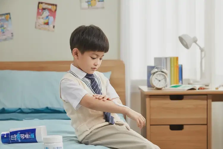 小學(xué)生手臂上有濕疹能夠徹底治愈嗎(圖2)