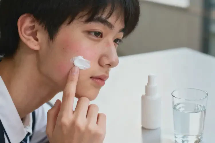 大學(xué)生面部偶爾長(zhǎng)濕疹可不可以徹底自愈(圖2)