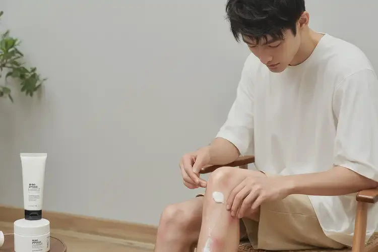 青年人大腿上偶爾長濕疹不管它會(huì)自己痊愈嗎(圖1)