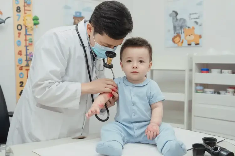 寶寶手臂上偶爾長濕疹可不可以徹底自愈(圖1)