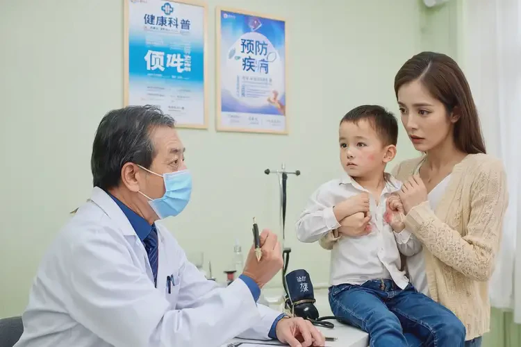 兒童手上經(jīng)常起濕疹能夠徹底治愈嗎(圖1)