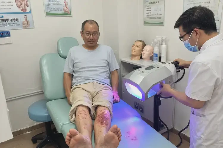 男性小腿出現(xiàn)濕疹不管它會自己自愈嗎(圖1)