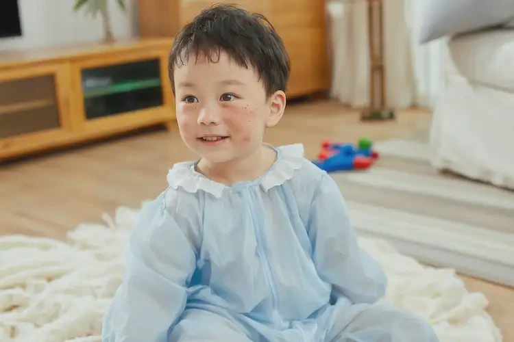 孩子臉上經(jīng)常長濕疹可不可以徹底自愈(圖1)