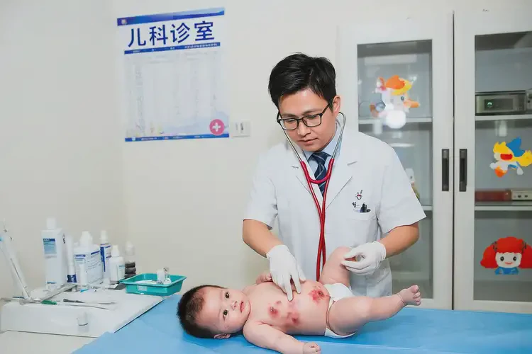 嬰兒肚子經(jīng)常起濕疹可不可以徹底自愈(圖1)