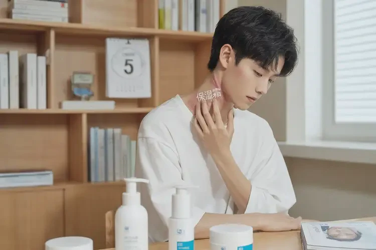 大學(xué)生脖子出現(xiàn)濕疹能徹底自愈嗎(圖2)